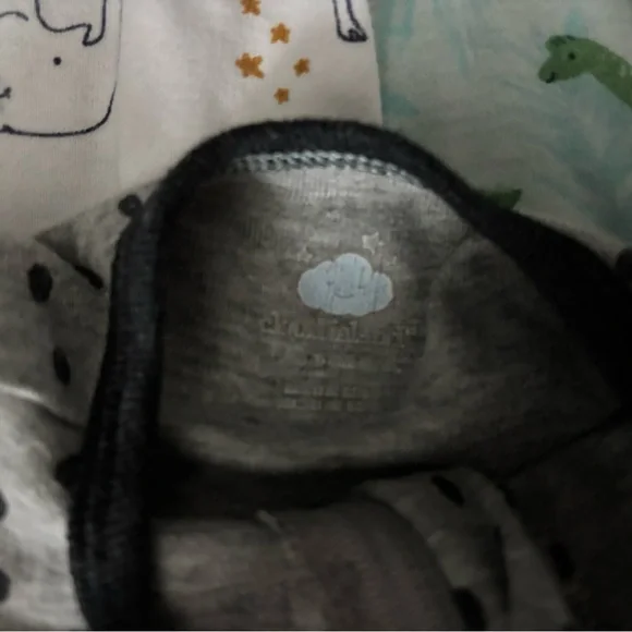 Mixed brand lot of 6 zip baby onesies 6m and 3-6 month baby pajamas - Picture 5 of 8